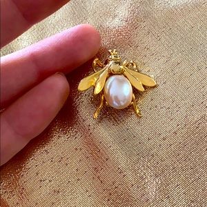 Gold tone bumble bee pendant